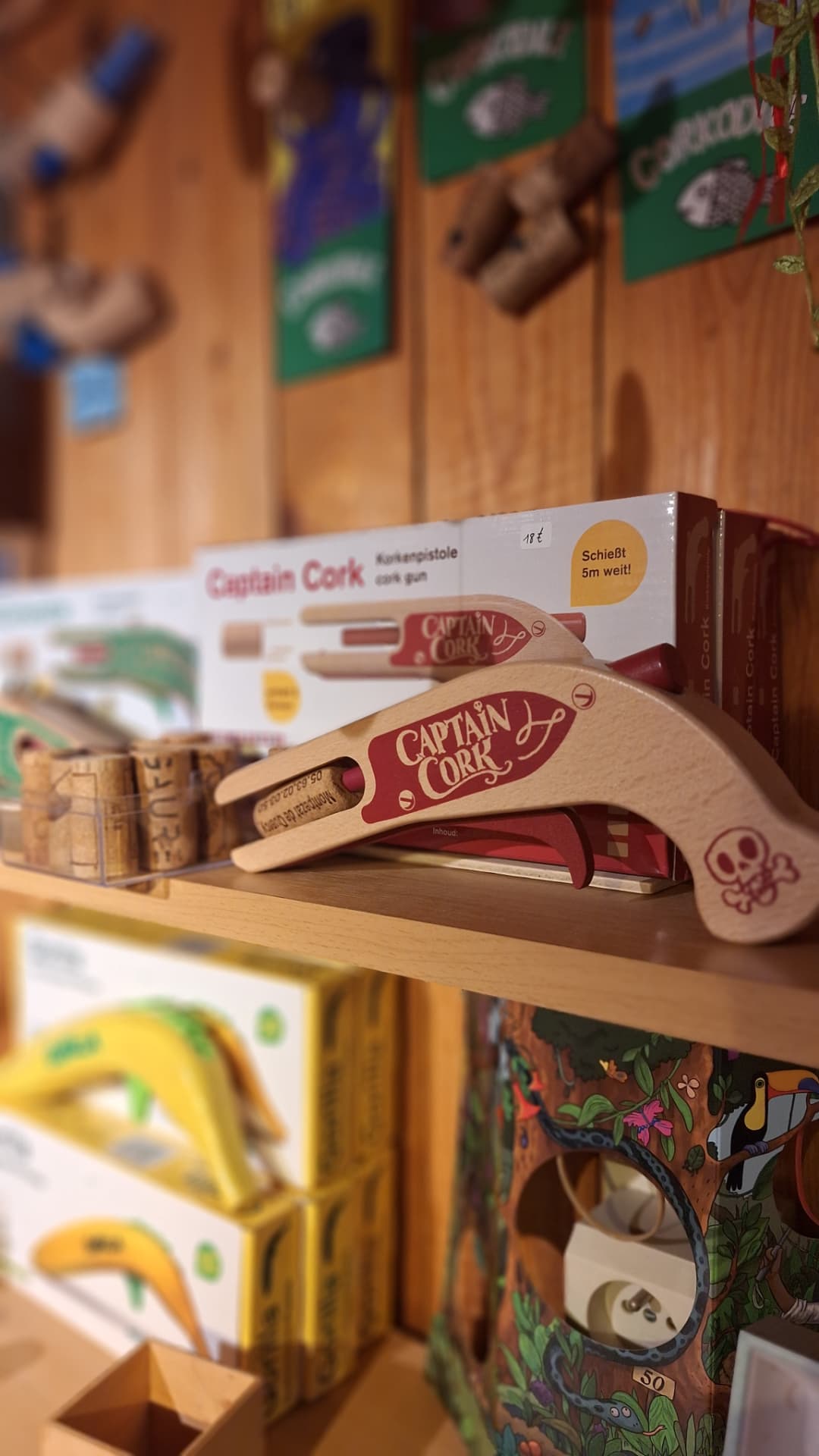 Pistolet à bouchon Captain Cork en bois chez Luxiol