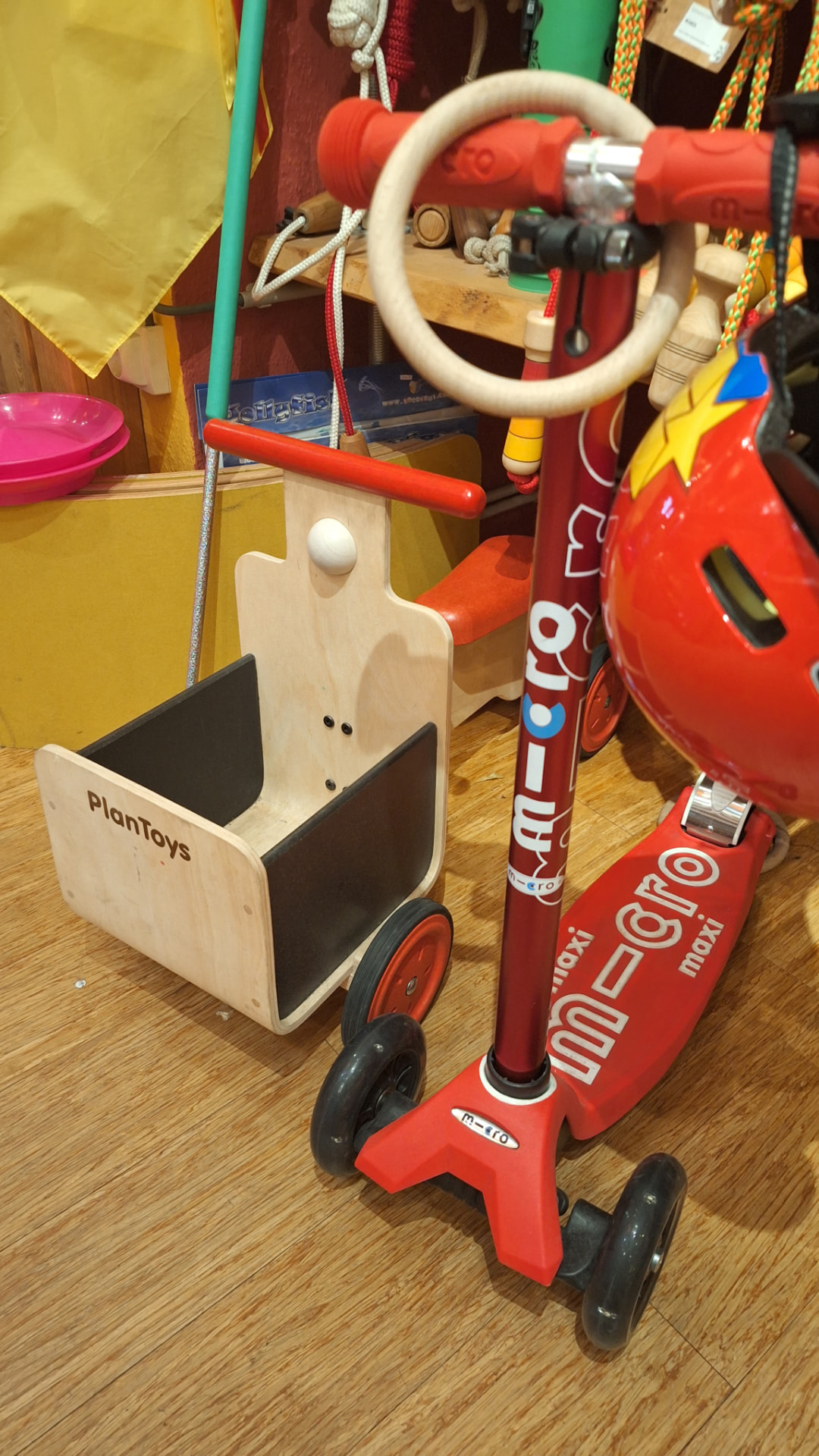 Trottinette et porteur en bois pour enfants chez Luxiol
