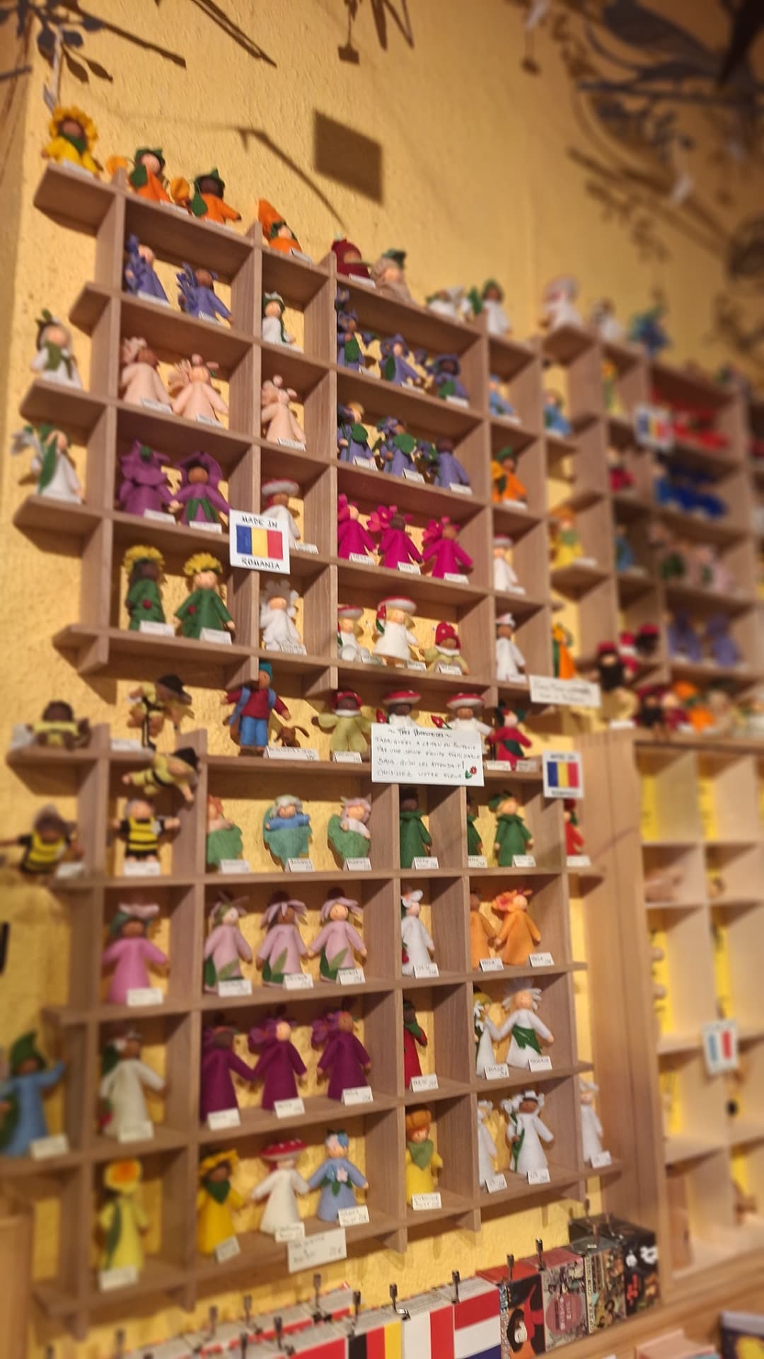 Mur complet des poupées Ambrosius chez Luxiol