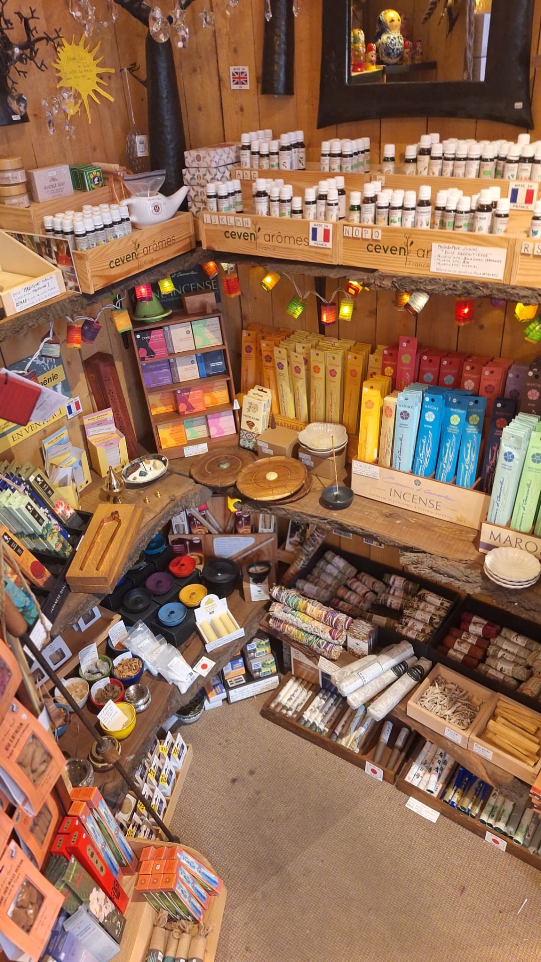 Vue d'ensemble du coin aroma et encens de Luxiol