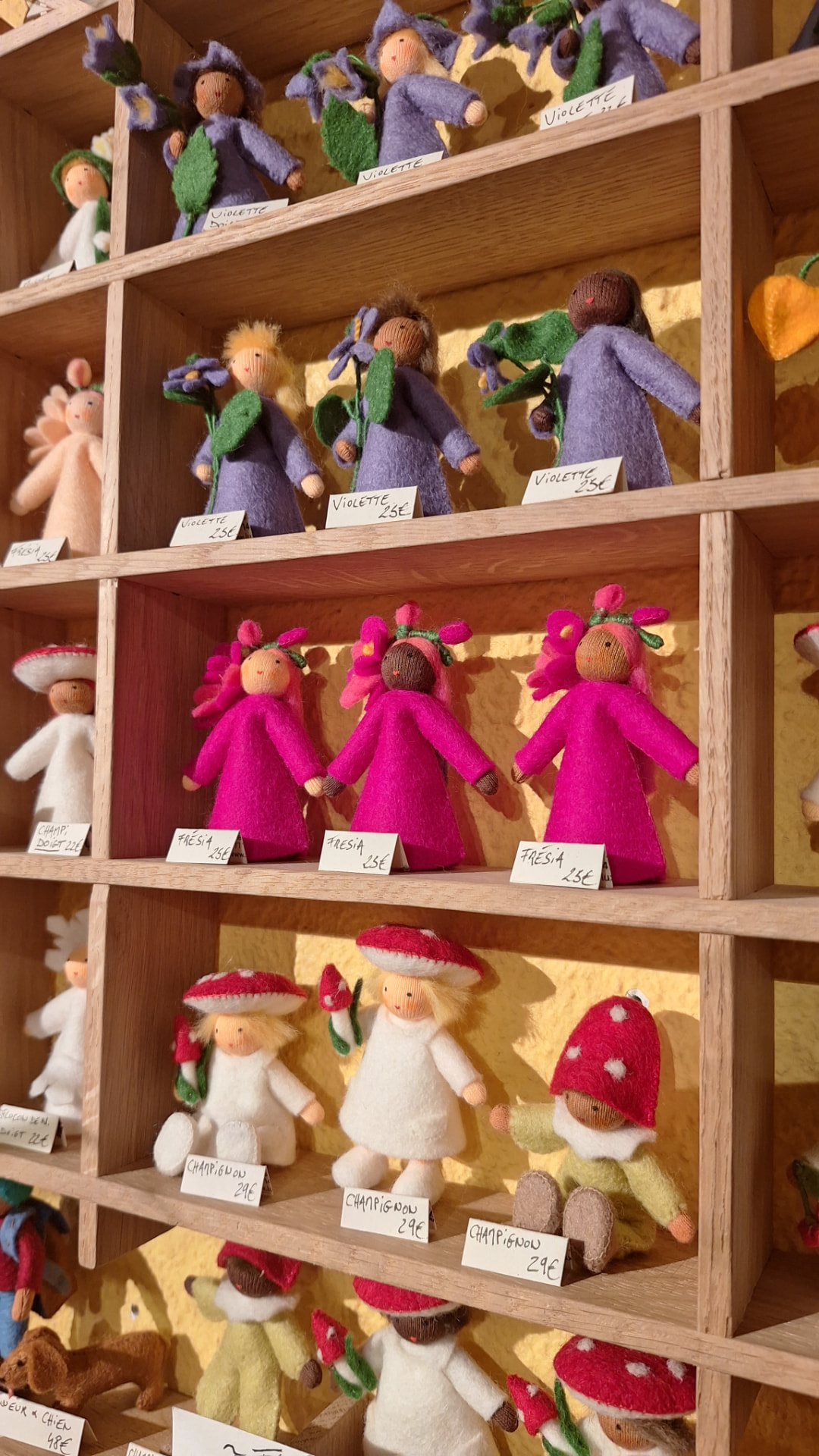 Poupées fleurs Ambrosius en feutrine chez Luxiol