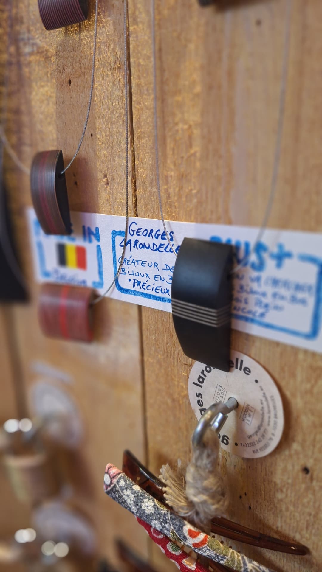 Étiquette du créateur belge Georges Larondelle chez Luxiol
