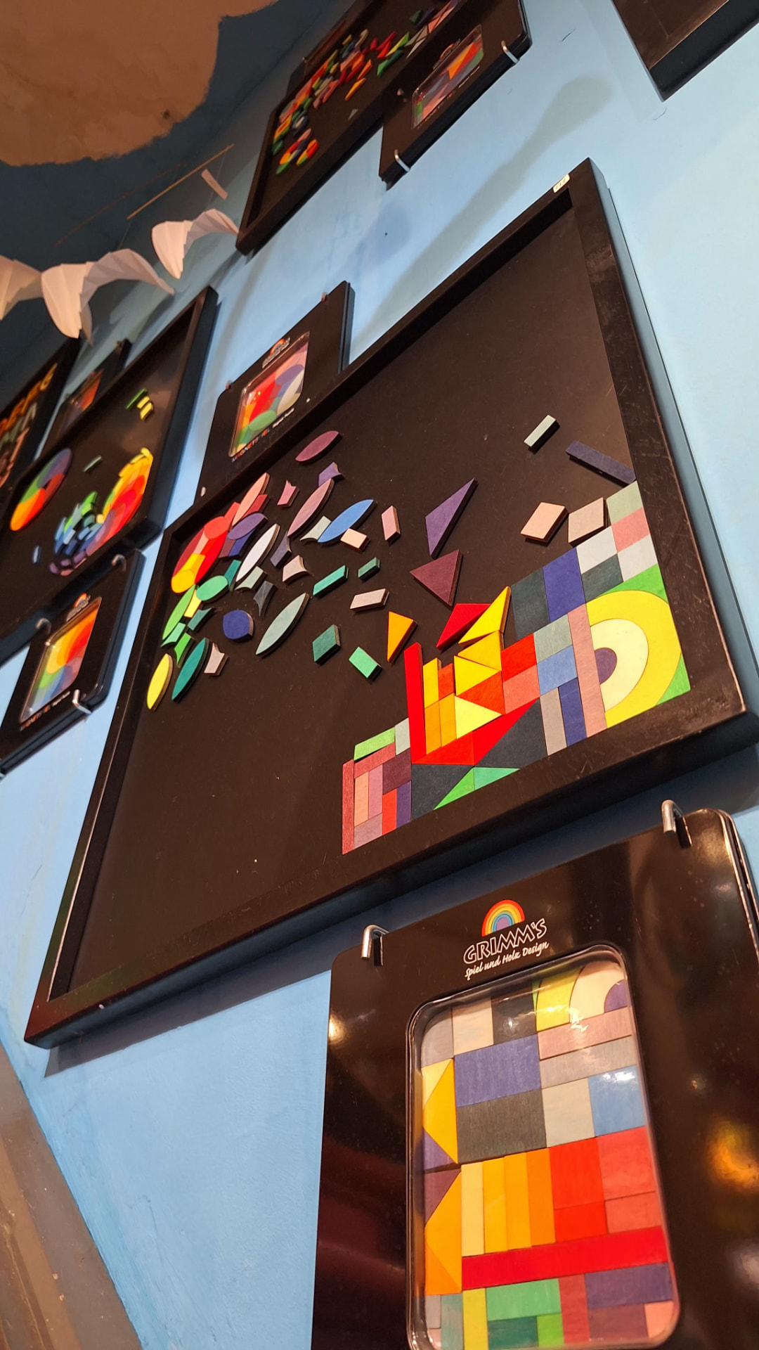 Tableaux magnétiques de formes colorées Grimms chez Luxiol