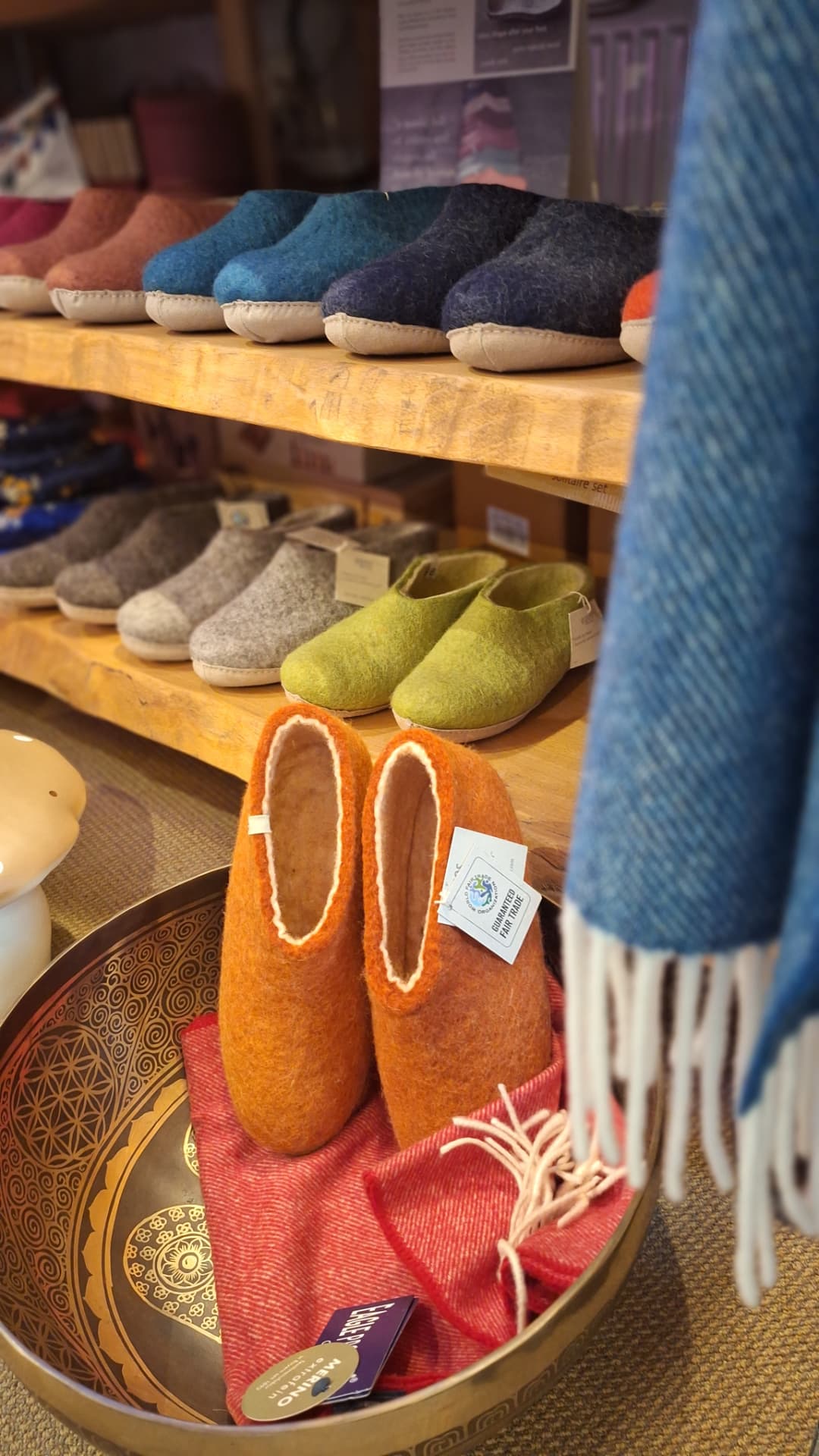 Chaussons en laine feutrée colorés chez Luxiol