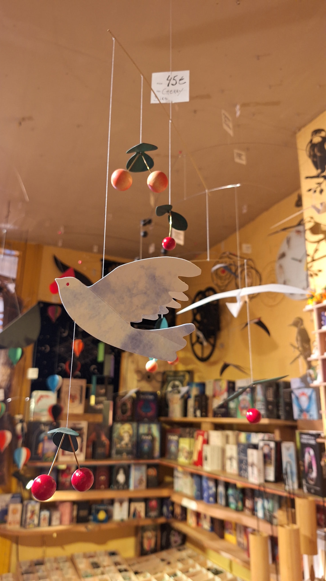 Mobile Flensted colombe et cerises chez Luxiol