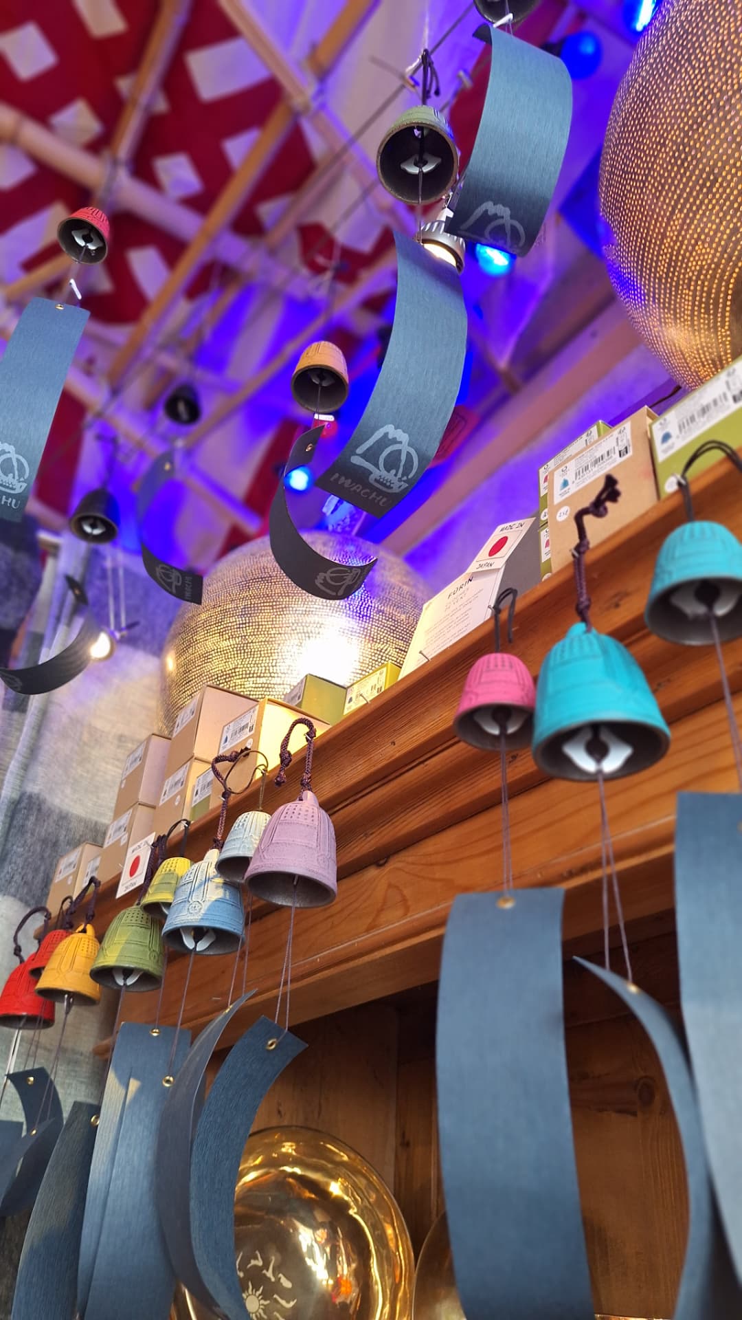 Clochettes japonaises Iwachu suspendues chez Luxiol