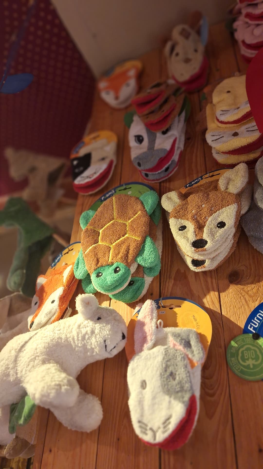 Gants de toilette animaux Fürnis en éponge bio chez Luxiol