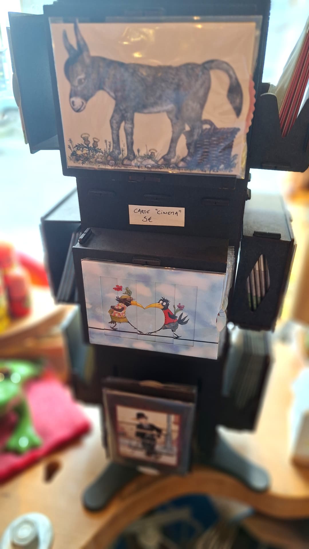 Tourniquet de cartes cinéma animées chez Luxiol