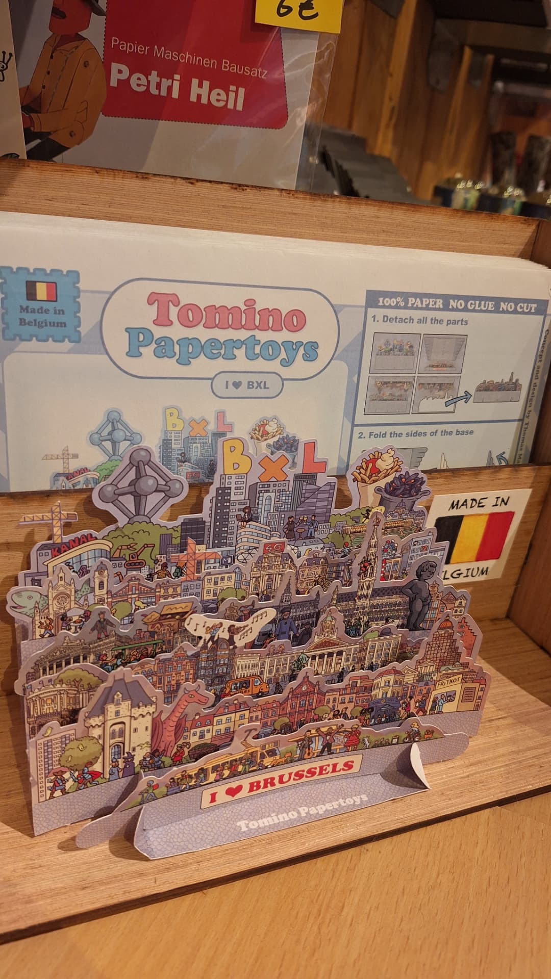Maquette en papier Tomino Papertoys I love Bruxelles chez Luxiol