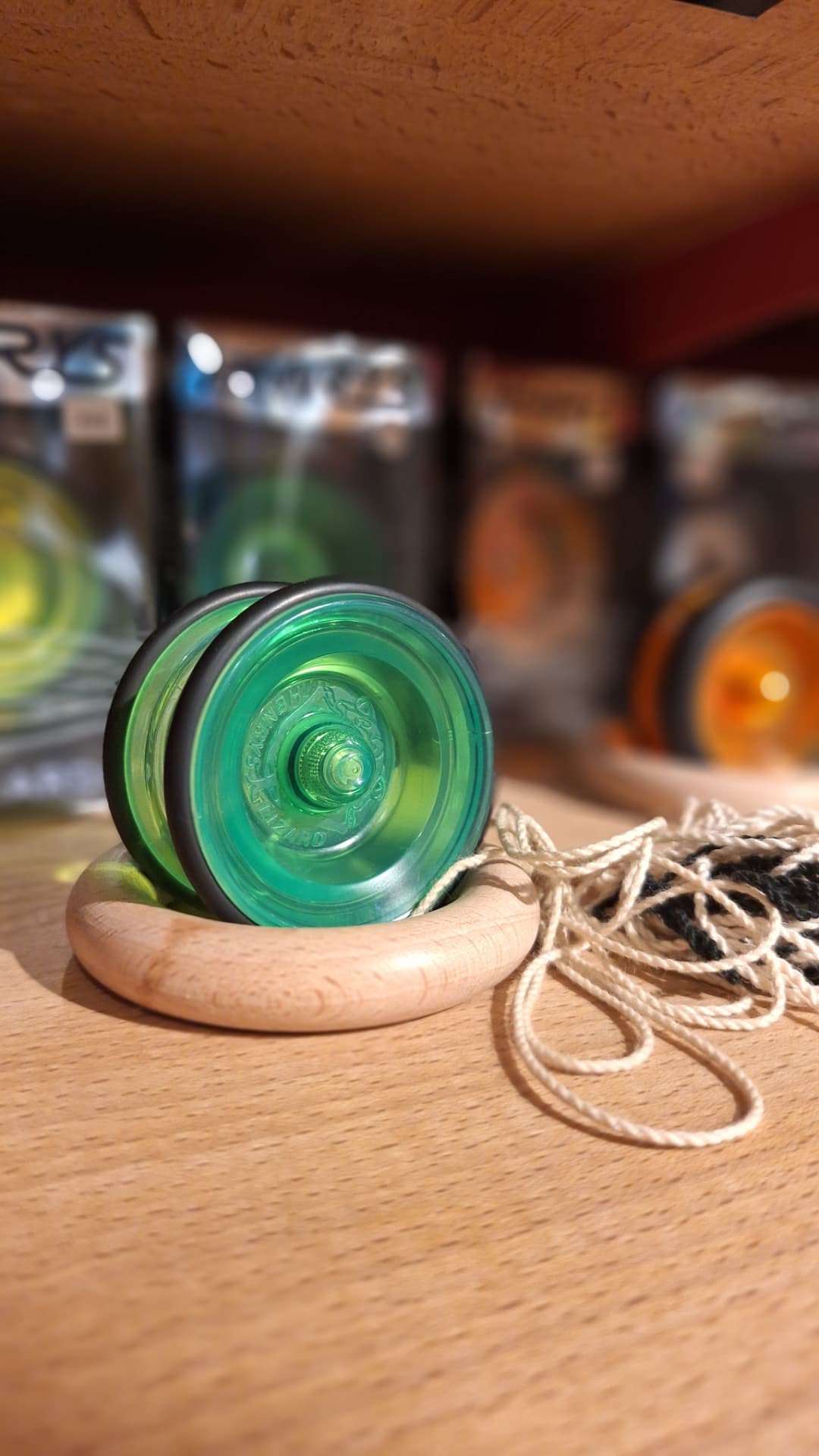 Yoyo vert transparent et yoyos professionnels chez Luxiol