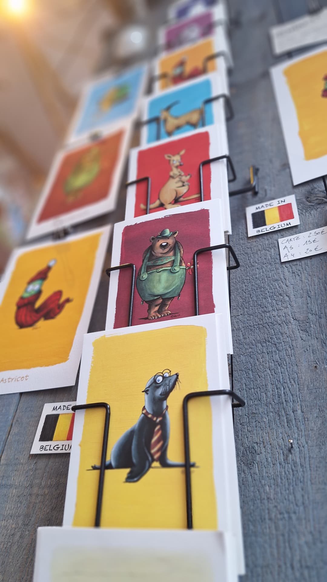Présentoir de cartes made in Belgium chez Luxiol
