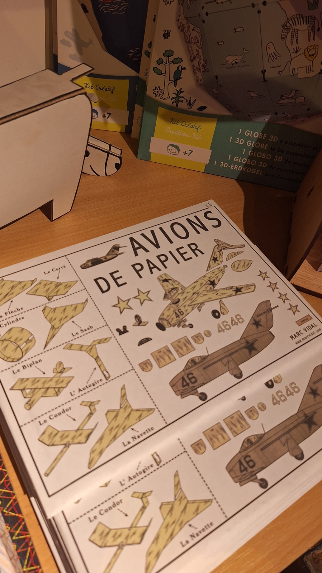 Coffret Avions de papier Marc Vidal chez Luxiol