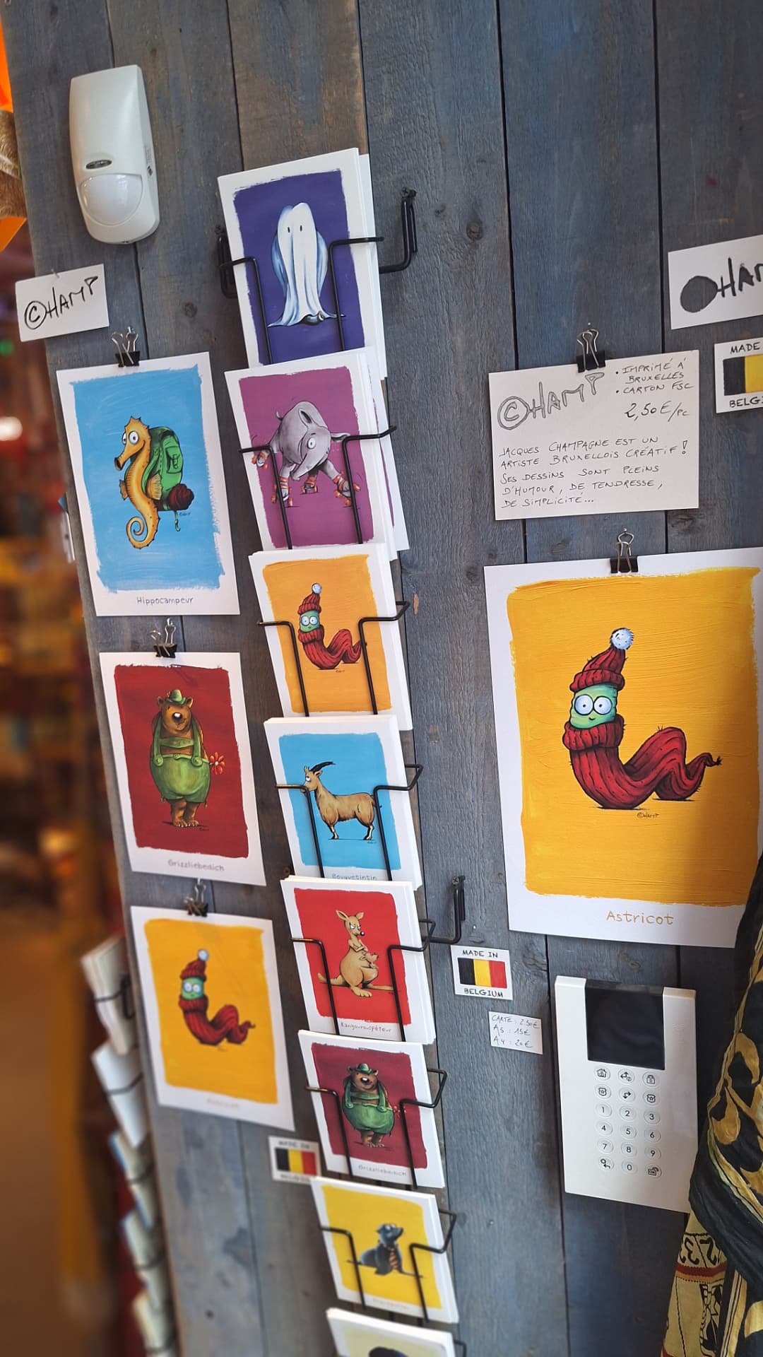 Cartes postales illustrées d'un artiste bruxellois chez Luxiol